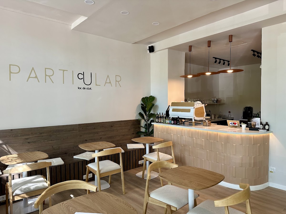 Particular [ loc de stat ]